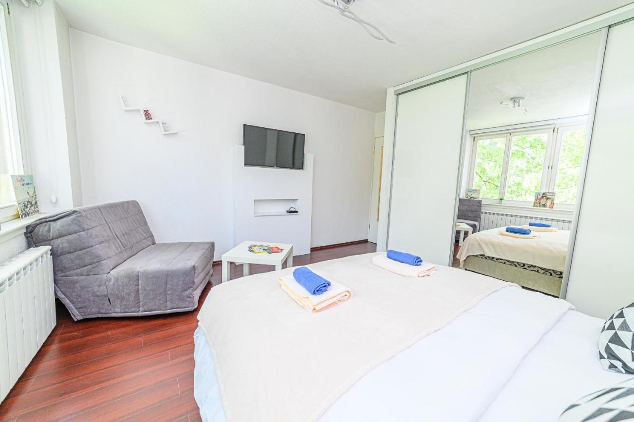 Beautiful Cozy Studio Close To City Center Apartment Sarajevo Bagian luar foto